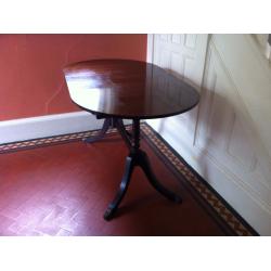 Vintage STRONGBOW Regency Style Reproduction Dining Table Sits 6