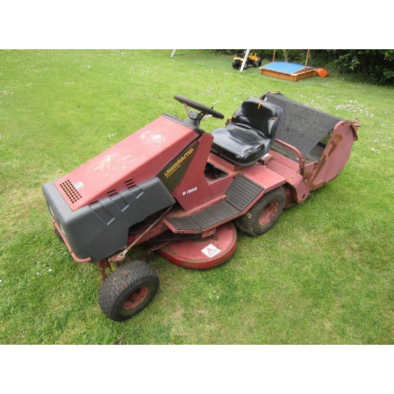 Westwood L1200 ride on lawnmower/tractor with grasssweeper