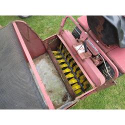 Westwood L1200 ride on lawnmower/tractor with grasssweeper