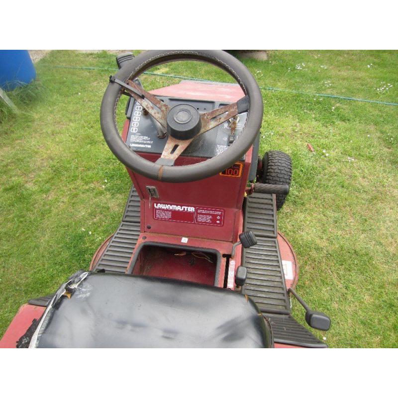 Westwood L1200 ride on lawnmower/tractor with grasssweeper