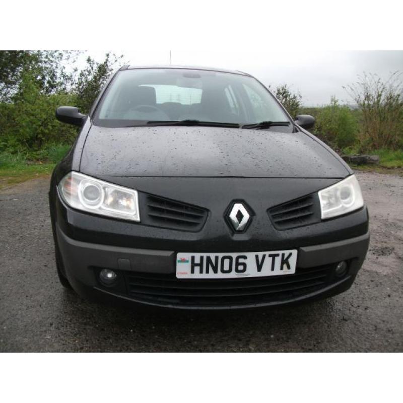 RENAULT MEGANE 1.6 DYNAMIQUE VVT 5d 111 BHP (black) 2006