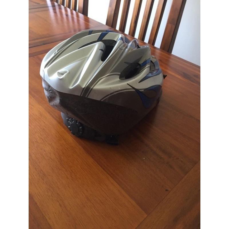 Cycling safety helmet