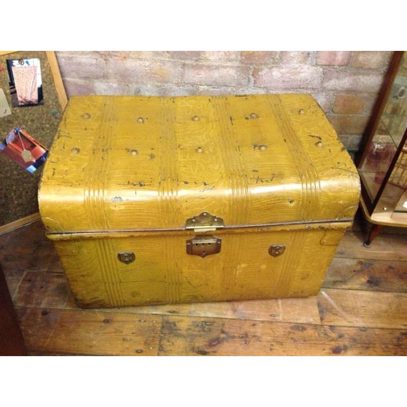 VINTAGE RUSTIC INDUSTRIAL CHIC LARGE TAN/BROWN METAL TRUNK