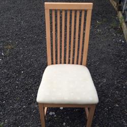 Modern 4ft Dining Table And 4 Chairs. Very Good Condition. Can Deliver