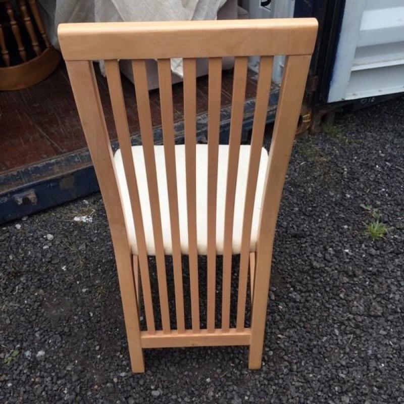 Modern 4ft Dining Table And 4 Chairs. Very Good Condition. Can Deliver