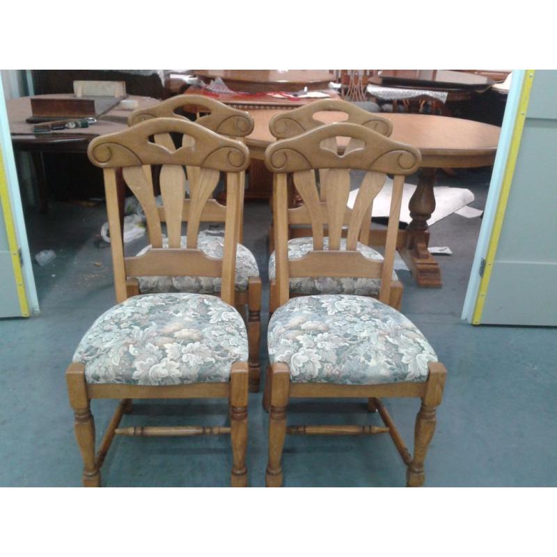 4 dining chairs,solid oak,carved back and leg?clean cushion