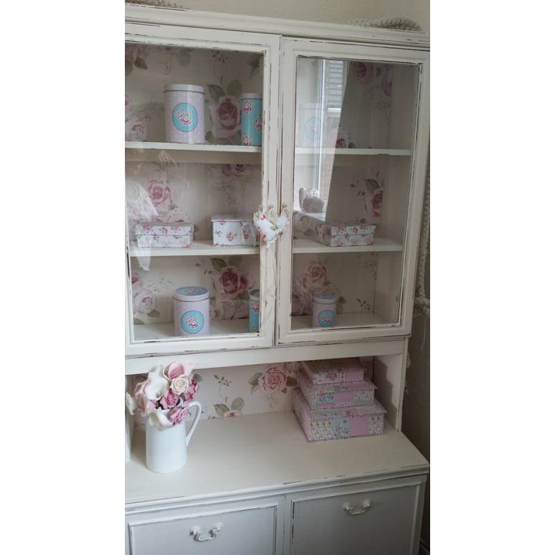 VERY PRETTY SHABBY CHIC DRESSER