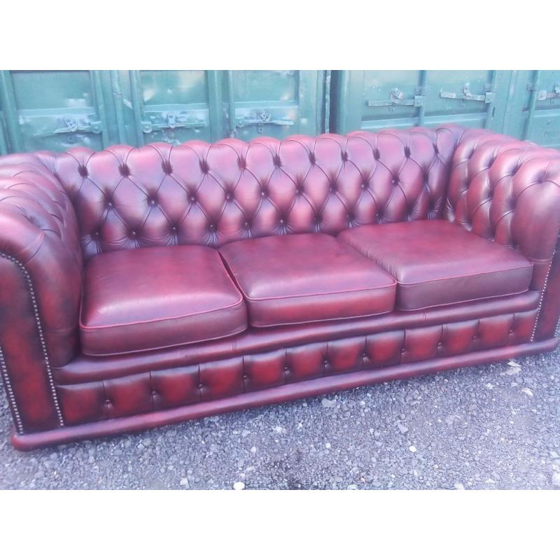 Vintage Genuine Leather Oxblood Chesterfield sofa ( Delivery)