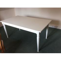 White extendable dining table