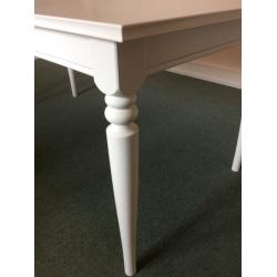 White extendable dining table