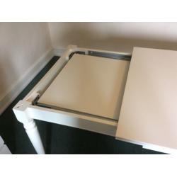 White extendable dining table