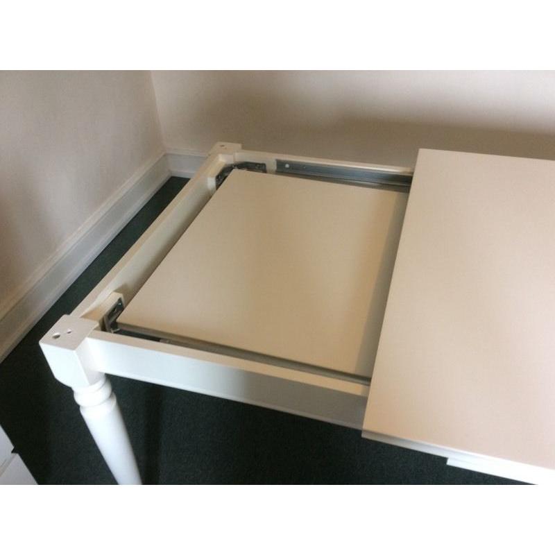 White extendable dining table