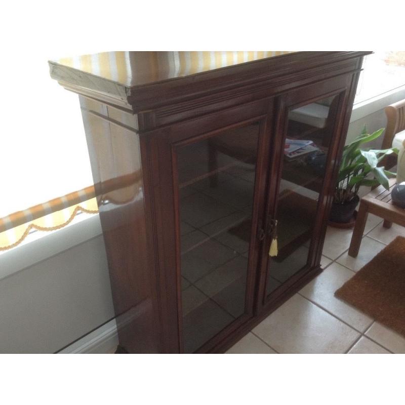 DISPLAY CABINET/CUPBOARD