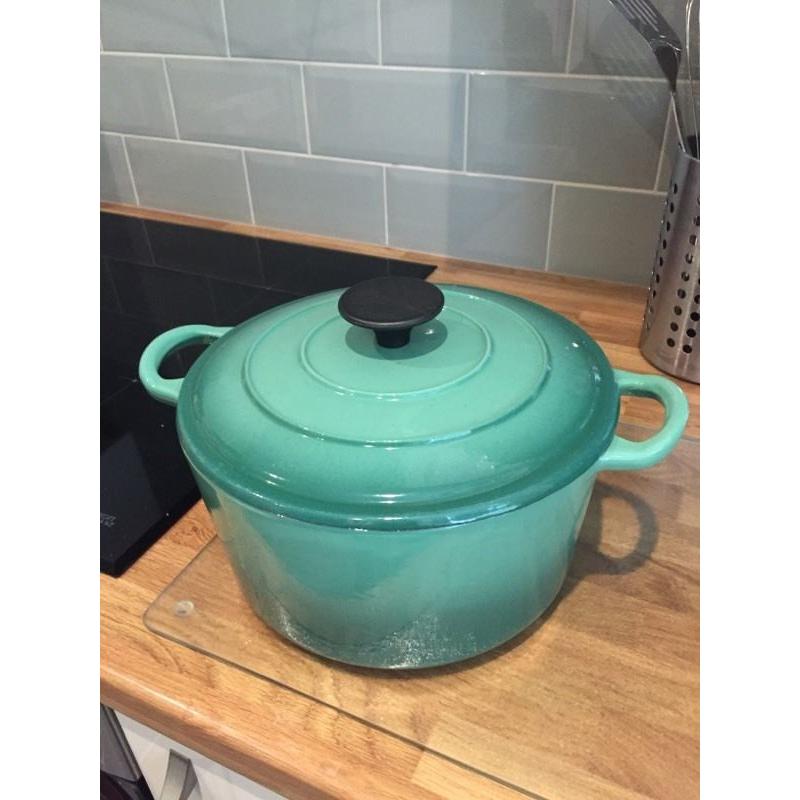 Cast iron stockpot