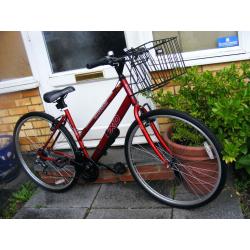 LADIES 700c WHEEL HYBRID BIKE HARDLY USED with basket