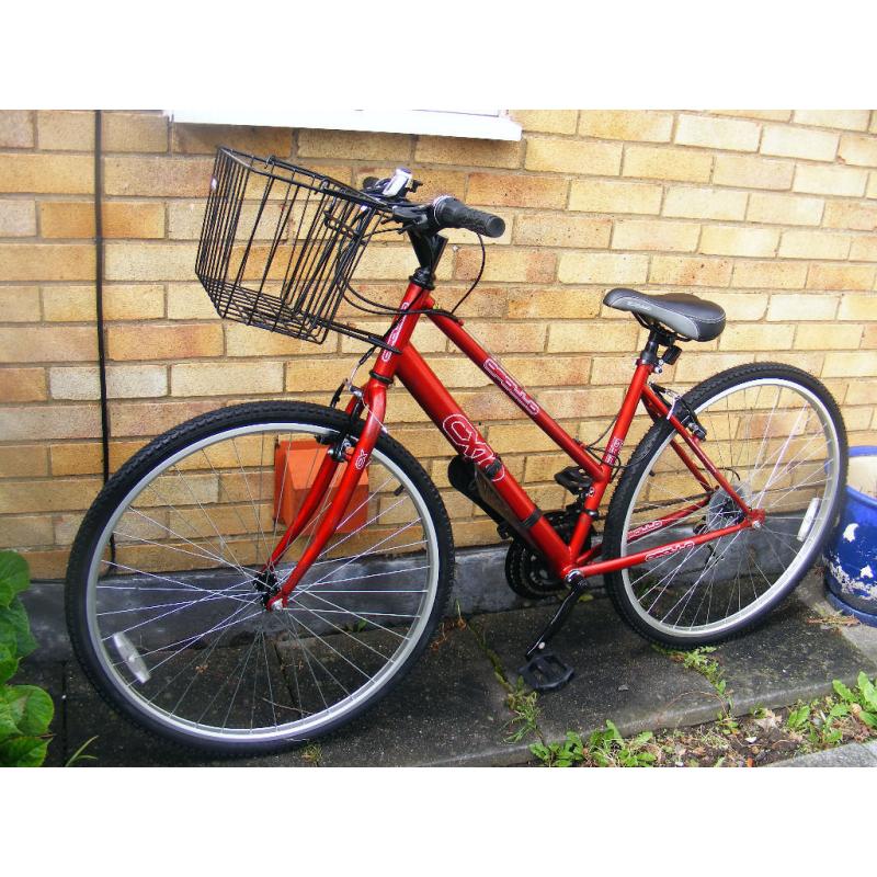 LADIES 700c WHEEL HYBRID BIKE HARDLY USED with basket