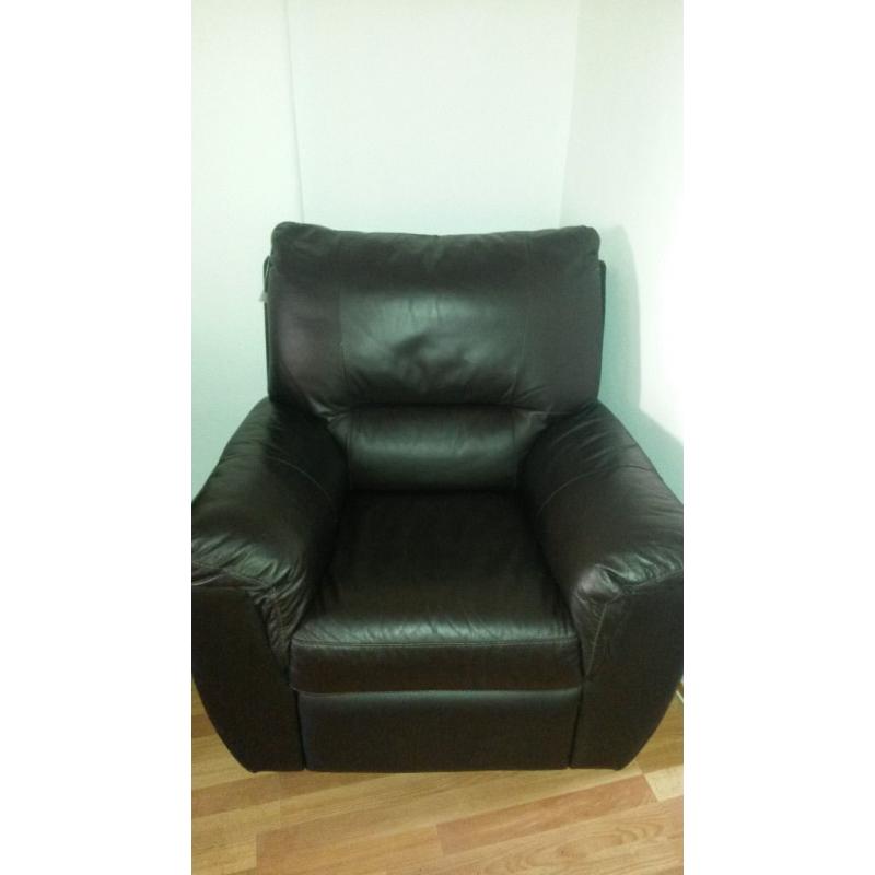 brown leather electic recliner for sale. good condition