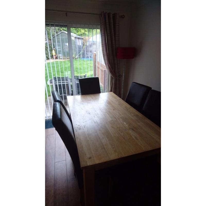 Dinning room table and 6 chairs