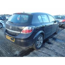 Vauxhall Astra SXI 5 door 09 plate 32000 miles breaking for spares.