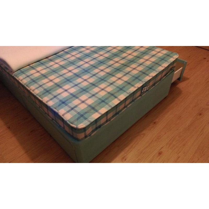 DOUBLE DIVAN BED WITH MATTRESS, 4 STORAGE DRAWERS & QUALITY MEMORY FOAM TOPPER, VGC.