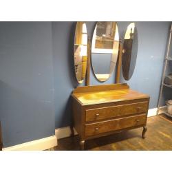 Queen ann dressing table