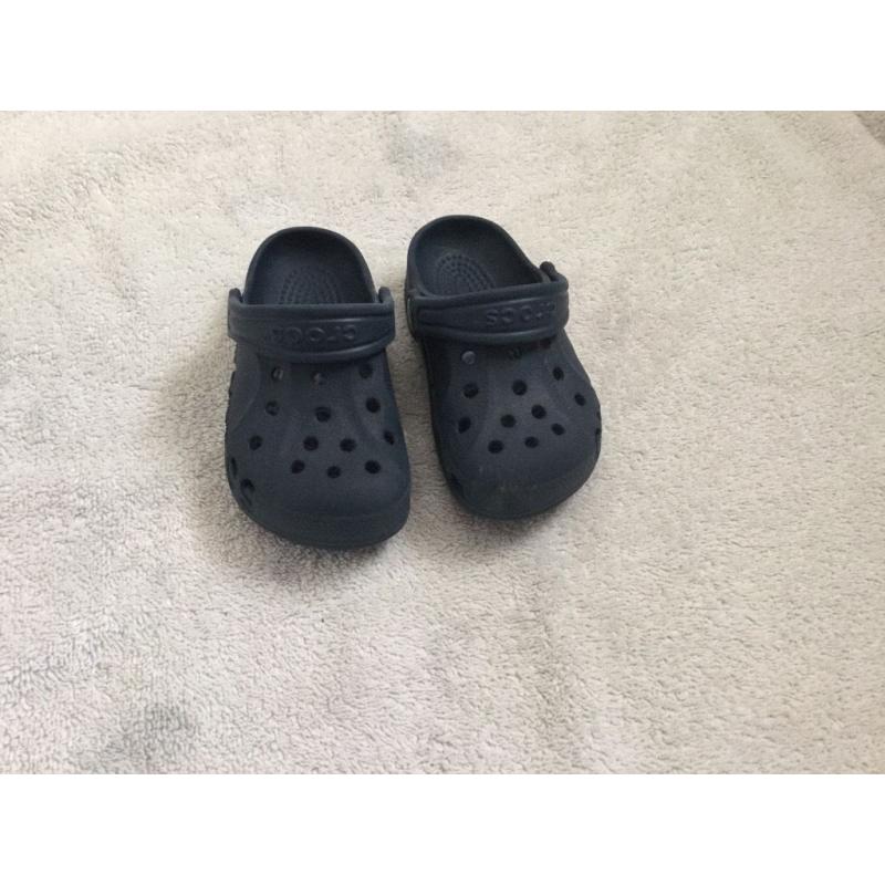 Navy Crocs sz8-9, Red Hottuna crocs sz 9