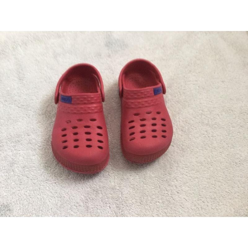 Navy Crocs sz8-9, Red Hottuna crocs sz 9