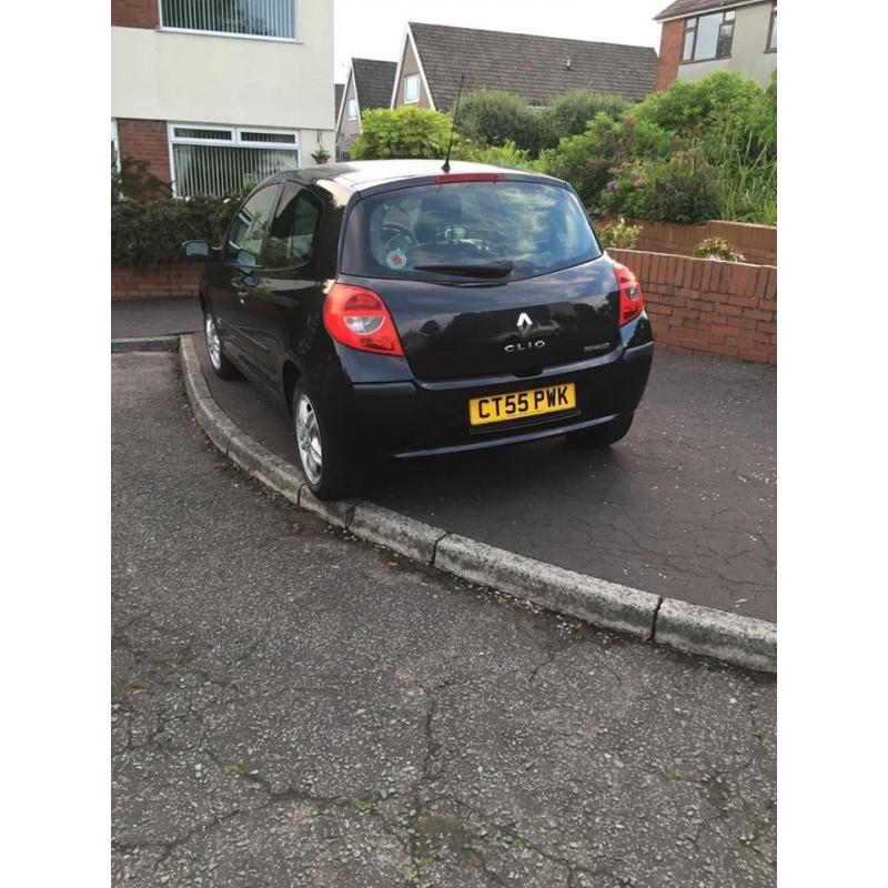 Black Renault Clio 2006 (55 plate)