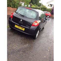 Black Renault Clio 2006 (55 plate)