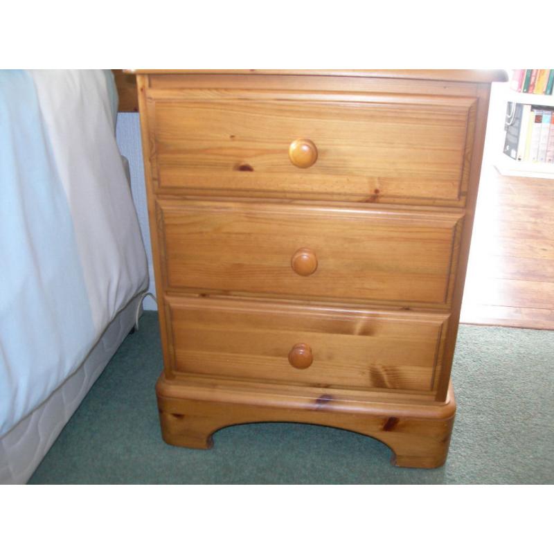 Ducal Antique Pine 3 Drawer Bedside Unit with 4 hidden castors for easy movement