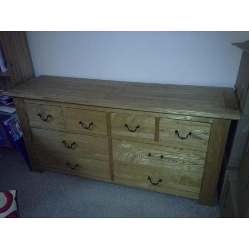 Lovely 8 drawer dresser in oak