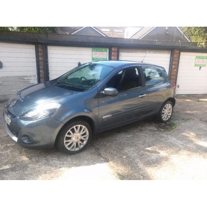 Amazing Renault Clio 1.2 Tom Tom limited edition. 1 year MOT, full Service history