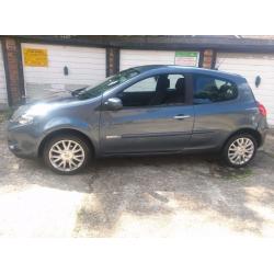 Amazing Renault Clio 1.2 Tom Tom limited edition. 1 year MOT, full Service history