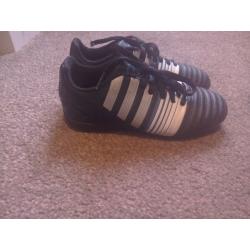 Boys adidas astroturf trainers size 13.5