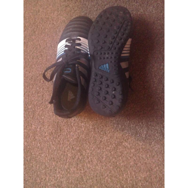 Boys adidas astroturf trainers size 13.5