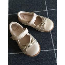 Girls Clarks Leather shoes 5.5f