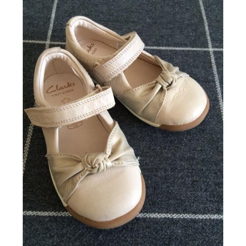 Girls Clarks Leather shoes 5.5f