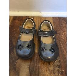 Clarks shoes size 5G