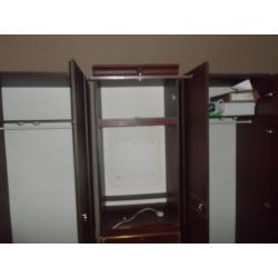 WARDROBE SET IN 3 PIECES INCLUDING DRESSING TABLE WITH LIGHTING & DRAWS ABOVE & BELOW MIDDLE ECCLES