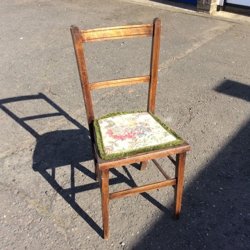 WOODEN VINTAGE CHAIR