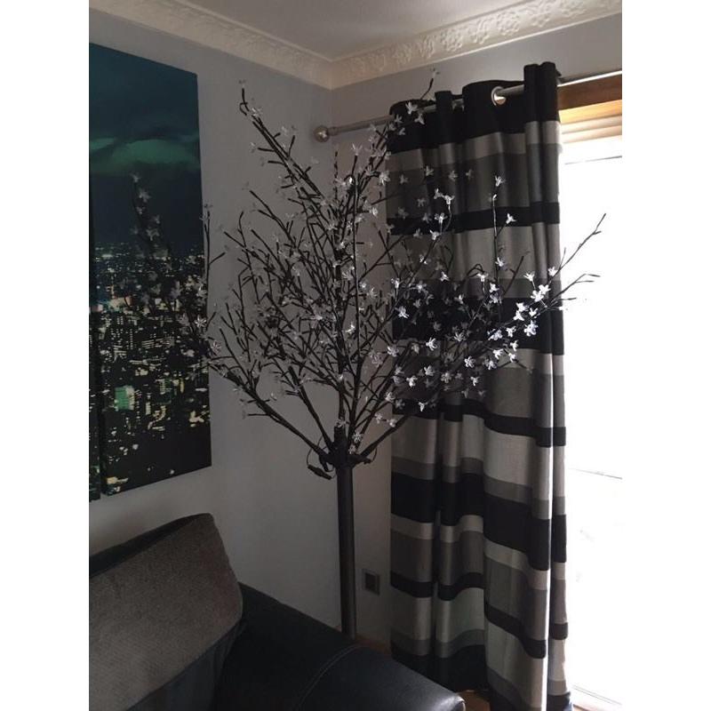 6ft led tree ex condition