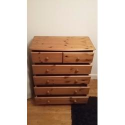 Wooden dresser 6 drawers and great condition!