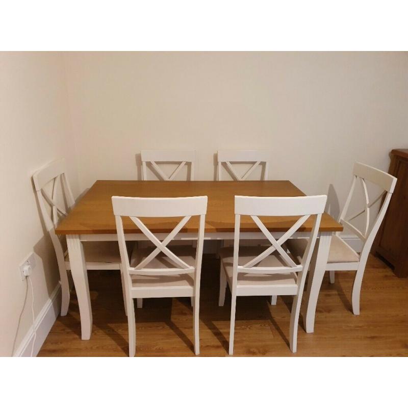 Table and 6 chair's excellent condition