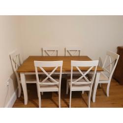 Table and 6 chair's excellent condition