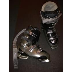 Atomic B7 women's heated ski boots. 26-27.5